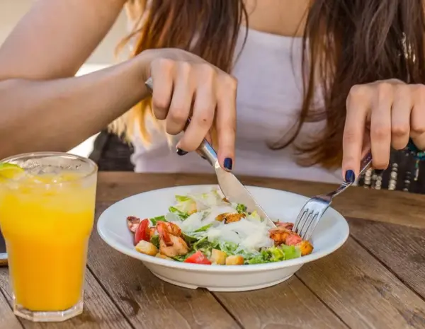 Você come uma refeição em 20 minutos ou menos? Talvez seja hora de desacelerar