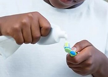Anvisa suspende interdição de venda de creme dental da Colgate