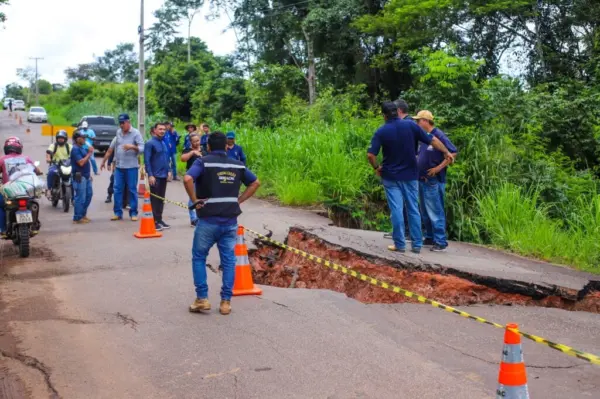 Deracre atua na recuperação de trecho afetado por deslizamento na AC-10