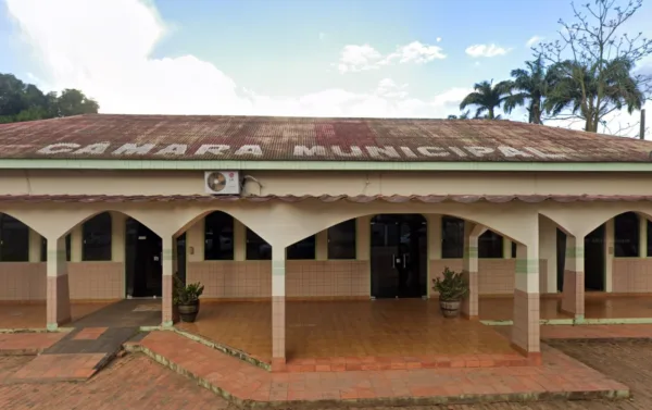 Câmara Municipal de Plácido de Castro cria programa para estudantes vivenciarem dinâmica do Legislativo
