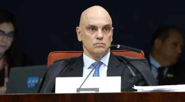 Moraes vota para tornar Jair Bolsonaro e mais sete denunciados réus