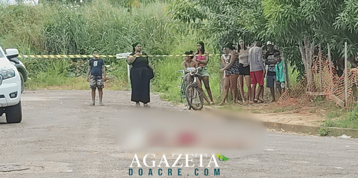 Mulher é linchada até a morte após boato sobre morte de filha de 2 meses em Rio Branco