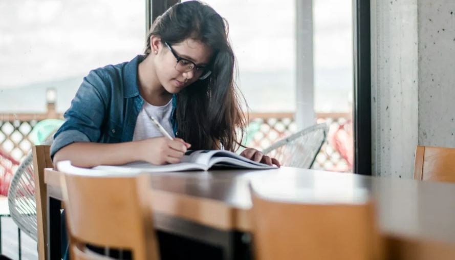 Mulheres ingressam mais no ensino superior do que os homens • Unsplash