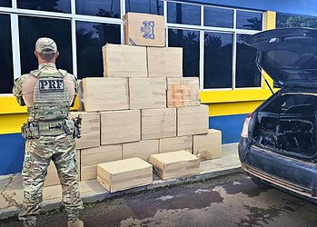 PRF apreende 8,5 mil maços de cigarros contrabandeados em Rio Branco