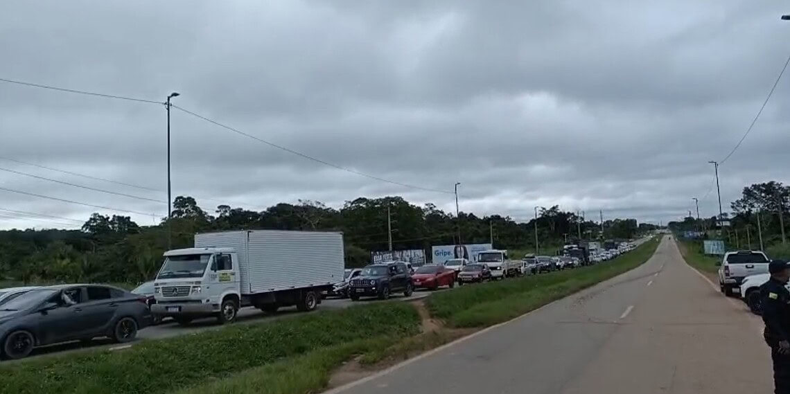 Manifestação causou congestionamento na rodovia - Foto: Reprodução