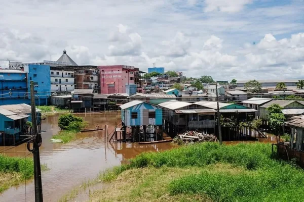 Rio Juruá atinge 12,68 metros em Cruzeiro do Sul e se aproxima da cota de transbordo