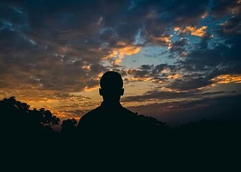 Busca pela felicidade, na verdade, aumenta a tristeza, descobre estudo — Foto: Arifur Rahman/Unsplash