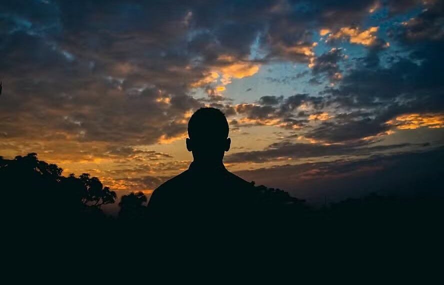 Busca pela felicidade, na verdade, aumenta a tristeza, descobre estudo — Foto: Arifur Rahman/Unsplash