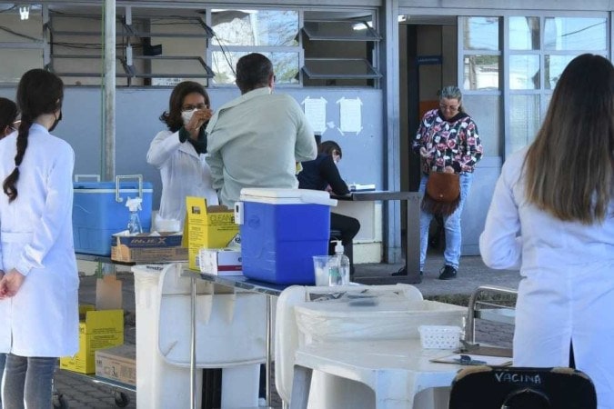 Inicialmente, a nova geração de imunizante deve ser inoculada em pessoas mais velhas e imunossuprimidas: outras fórmulas seguem valendo - (crédito: ED ALVES/CB/D.A.Press)