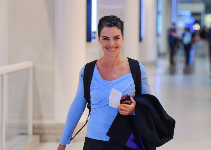 Ana Paula Arósio em aeroporto no Rio • Webert Belicio / Agnews