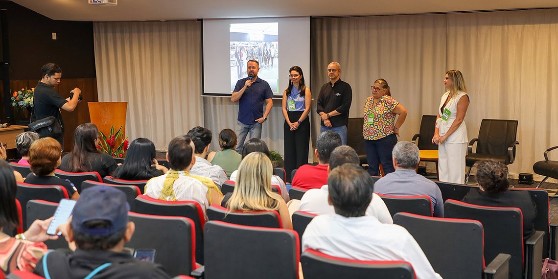 Artesãos são homenageados com palestra e entrega de kits