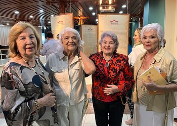 Um encontro entre as damas da sociedade acreana marcou o lançamento da antologia “Letras de Mulher”. Veja mais na coluna No Circuito