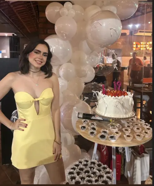 A acadêmica de medicina Ana Clara Martinello Manchini celebrou seus 19 anos com familiares e amigos. Vejam mais na coluna No Circuito