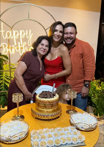 A acadêmica de medicina Ana Clara Martinello Manchini celebrou seus 19 anos com familiares e amigos. Vejam mais na coluna No Circuito