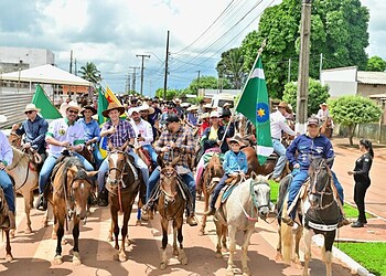 Em celebração aos 33 anos de emancipação, o município promoveu uma cavalgada que reuniu uma gigantesca participação popular. Foto: Ingrid Kelly/Secom