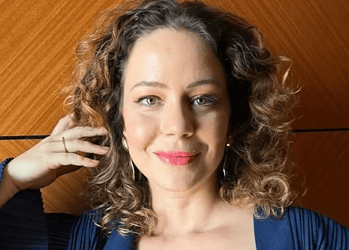 A atriz desfilou no bloco Cordão do Bola Preta, no Rio de Janeiro • Reprodução/Leandra Leal/Instagram