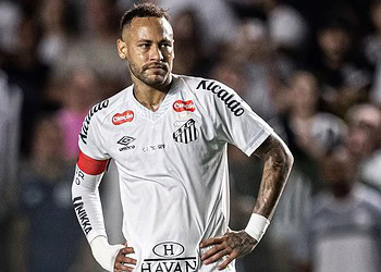 Neymar em campo durante jogo Santos x Atlético-MG • Raul Baretta / Santos FC