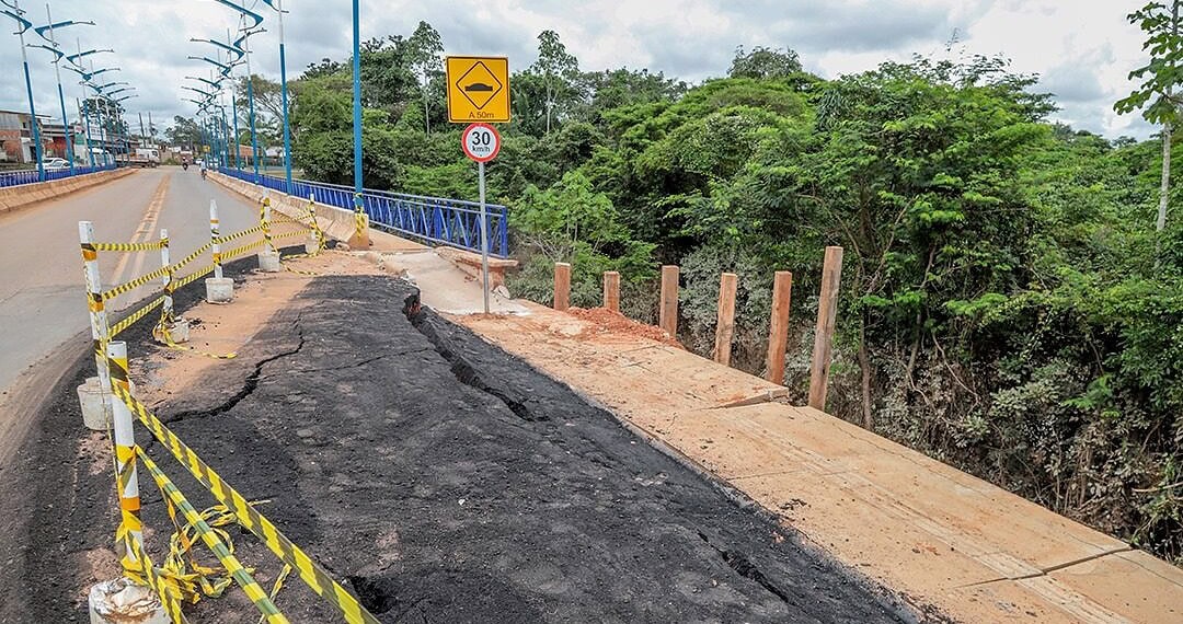 Intervenção inclui instalação de 40 estacas para reforçar a base  (Foto: Val Fernandes/Secom)