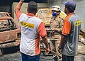 Bombeiros iniciam perícia para esclarecer incêndio de grandes proporções em Cruzeiro do Sul