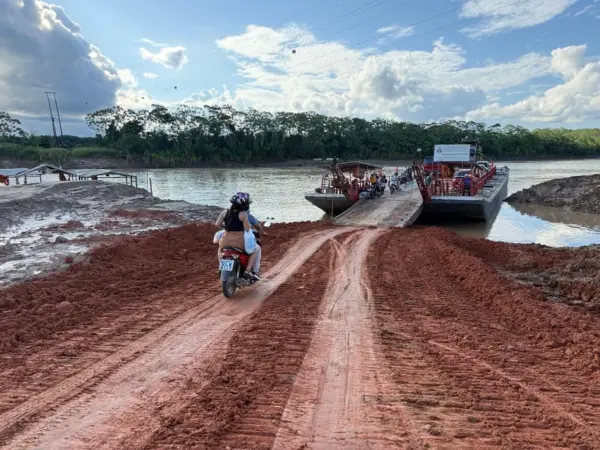 Nova rampa para balsa no Rio Juruá é concluída e travessia entre Cruzeiro do Sul e Rodrigues Alves é normalizada