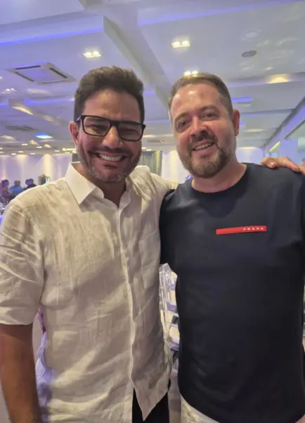Gladson Camelí se reuniu com amigos no último domingo para celebrar seu aniversário numa festa beneficente. Veja mais na coluna social Roberta Lima