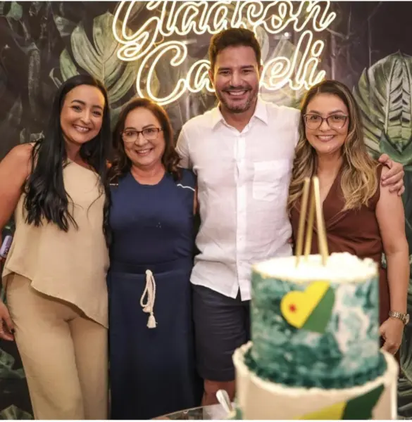 Gladson Camelí se reuniu com amigos no último domingo para celebrar seu aniversário numa festa beneficente. Veja mais na coluna social Roberta Lima