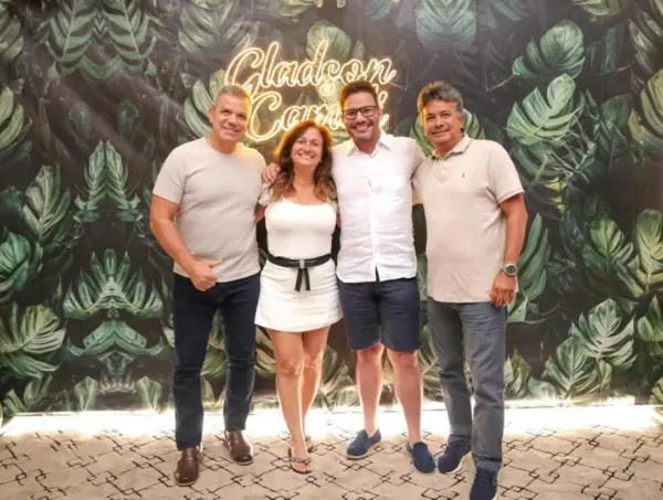 Gladson Camelí se reuniu com amigos no último domingo para celebrar seu aniversário numa festa beneficente. Veja mais na coluna social Roberta Lima
