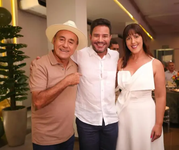 Gladson Camelí se reuniu com amigos no último domingo para celebrar seu aniversário numa festa beneficente. Veja mais na coluna social Roberta Lima