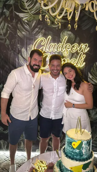Gladson Camelí se reuniu com amigos no último domingo para celebrar seu aniversário numa festa beneficente. Veja mais na coluna social Roberta Lima