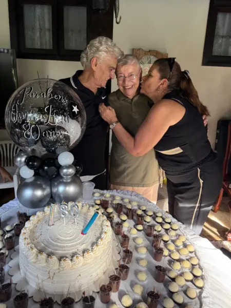 Gladson Camelí se reuniu com amigos no último domingo para celebrar seu aniversário numa festa beneficente. Veja mais na coluna social Roberta Lima