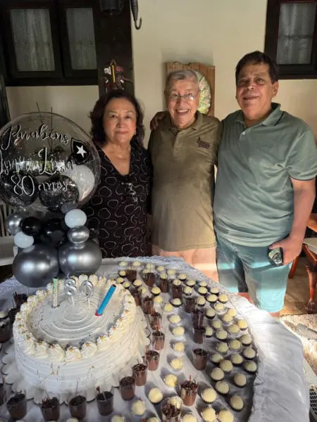 Gladson Camelí se reuniu com amigos no último domingo para celebrar seu aniversário numa festa beneficente. Veja mais na coluna social Roberta Lima