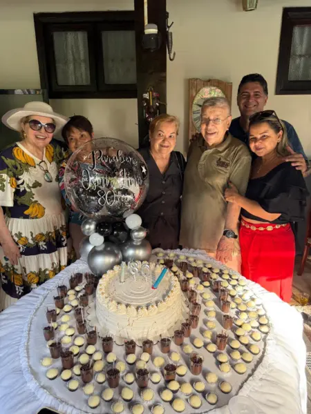 Gladson Camelí se reuniu com amigos no último domingo para celebrar seu aniversário numa festa beneficente. Veja mais na coluna social Roberta Lima
