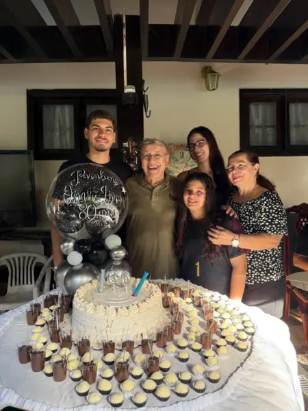 Gladson Camelí se reuniu com amigos no último domingo para celebrar seu aniversário numa festa beneficente. Veja mais na coluna social Roberta Lima