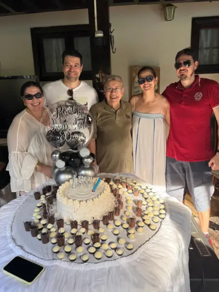 Gladson Camelí se reuniu com amigos no último domingo para celebrar seu aniversário numa festa beneficente. Veja mais na coluna social Roberta Lima