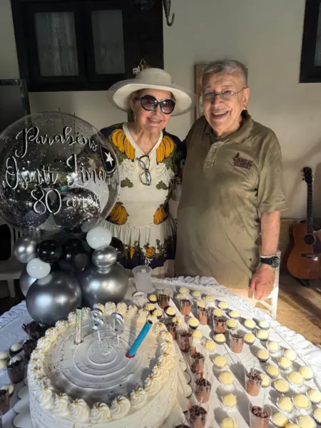 Gladson Camelí se reuniu com amigos no último domingo para celebrar seu aniversário numa festa beneficente. Veja mais na coluna social Roberta Lima