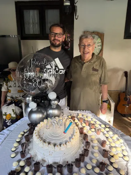 Gladson Camelí se reuniu com amigos no último domingo para celebrar seu aniversário numa festa beneficente. Veja mais na coluna social Roberta Lima