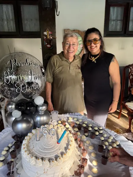 Gladson Camelí se reuniu com amigos no último domingo para celebrar seu aniversário numa festa beneficente. Veja mais na coluna social Roberta Lima