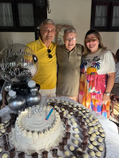 Gladson Camelí se reuniu com amigos no último domingo para celebrar seu aniversário numa festa beneficente. Veja mais na coluna social Roberta Lima
