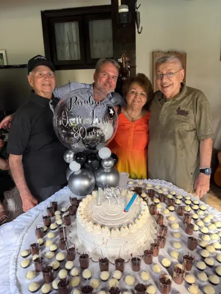 Gladson Camelí se reuniu com amigos no último domingo para celebrar seu aniversário numa festa beneficente. Veja mais na coluna social Roberta Lima