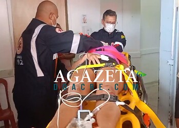 Mulher é atropelada por moto e desmaia após pancada na cabeça no bairro Bosque