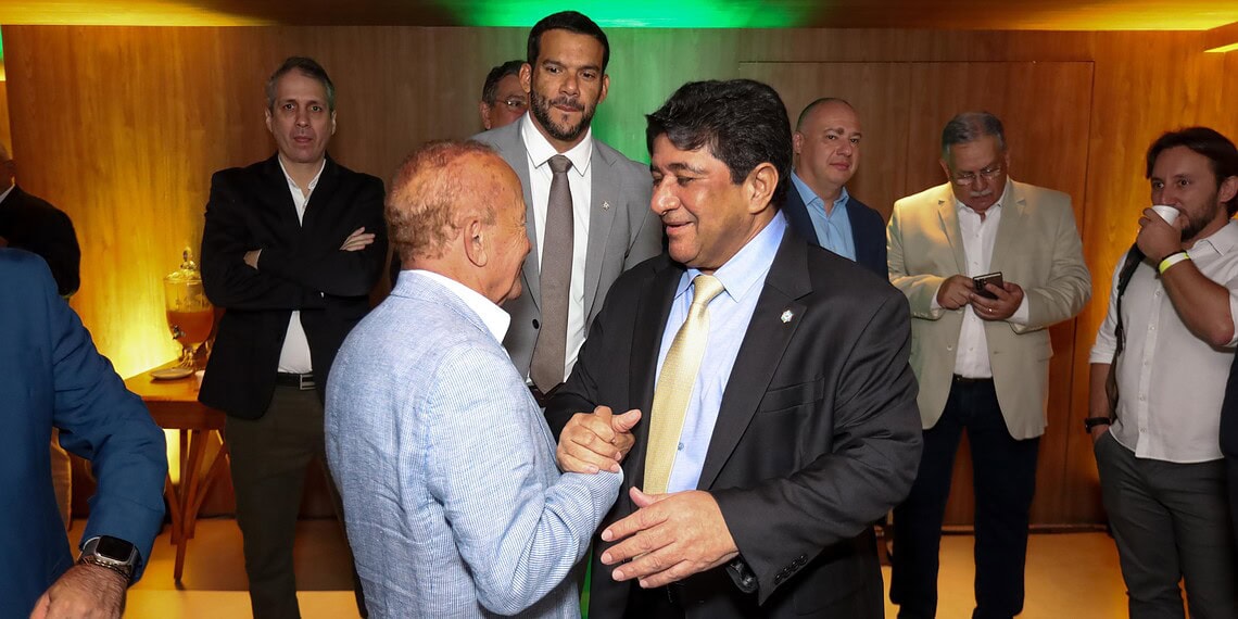 Presidente da Federação de Futebol do Acre, Antonio Aquino Lopes, e o presidente da CBF, Ednaldo Rodrigues
Créditos: CBF