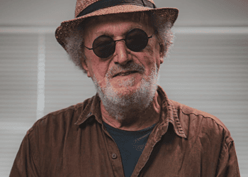 VÍDEO: “Versos Colaterais”, livro do cantor Sérgio Souto, será lançado no próximo sábado, no Cine Teatro Recreio