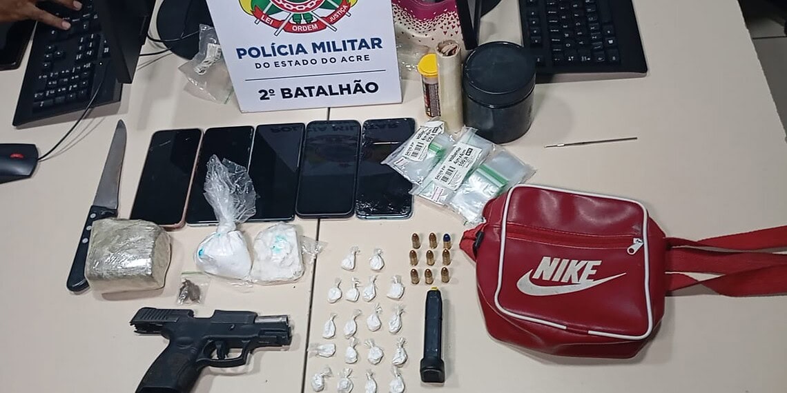 Arma de uso restrito, cocaína e maconha: trio é capturado pela PM durante patrulhamento em ramal