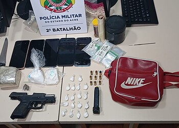 Arma de uso restrito, cocaína e maconha: trio é capturado pela PM durante patrulhamento em ramal