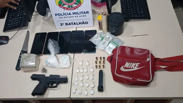 Arma de uso restrito, cocaína e maconha: trio é capturado pela PM durante patrulhamento em ramal