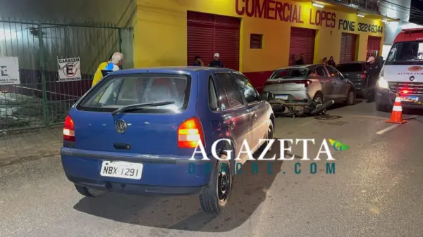 Acidente com duas motos e dois carros deixa dois feridos em frente ao Pronto-Socorro de Rio Branco