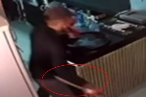 Vídeo mostra homem com facão durante ataque a ex em pastelaria