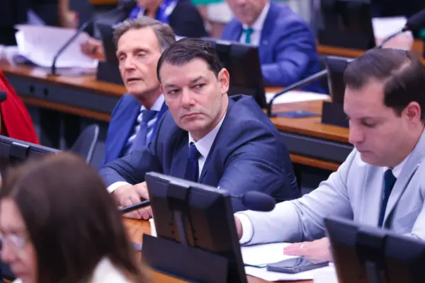 “A Faixa de Gaza do Acre”: Roberto Duarte denuncia abandono da BR-364 em discurso inflamado na Câmara Federal