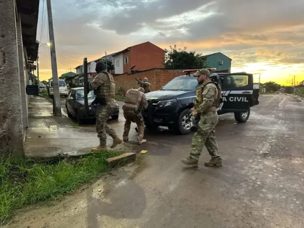 Treze pessoas são presas em operação contra o tráfico de drogas com ramificações no Acre, Rondônia e Santa Catarina