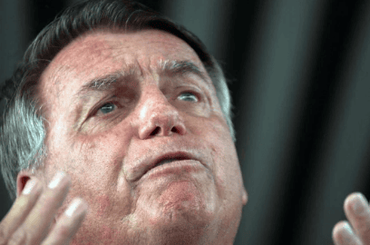 Fontes ouvidas pelo Correio afirmam que muitos apoiadores se reuniram na porta do hospital em Santa Cruz para aguardar informações sobre o estado de saúde de Jair Bolsonaro - (crédito: Ed Alves CB/DA Press)